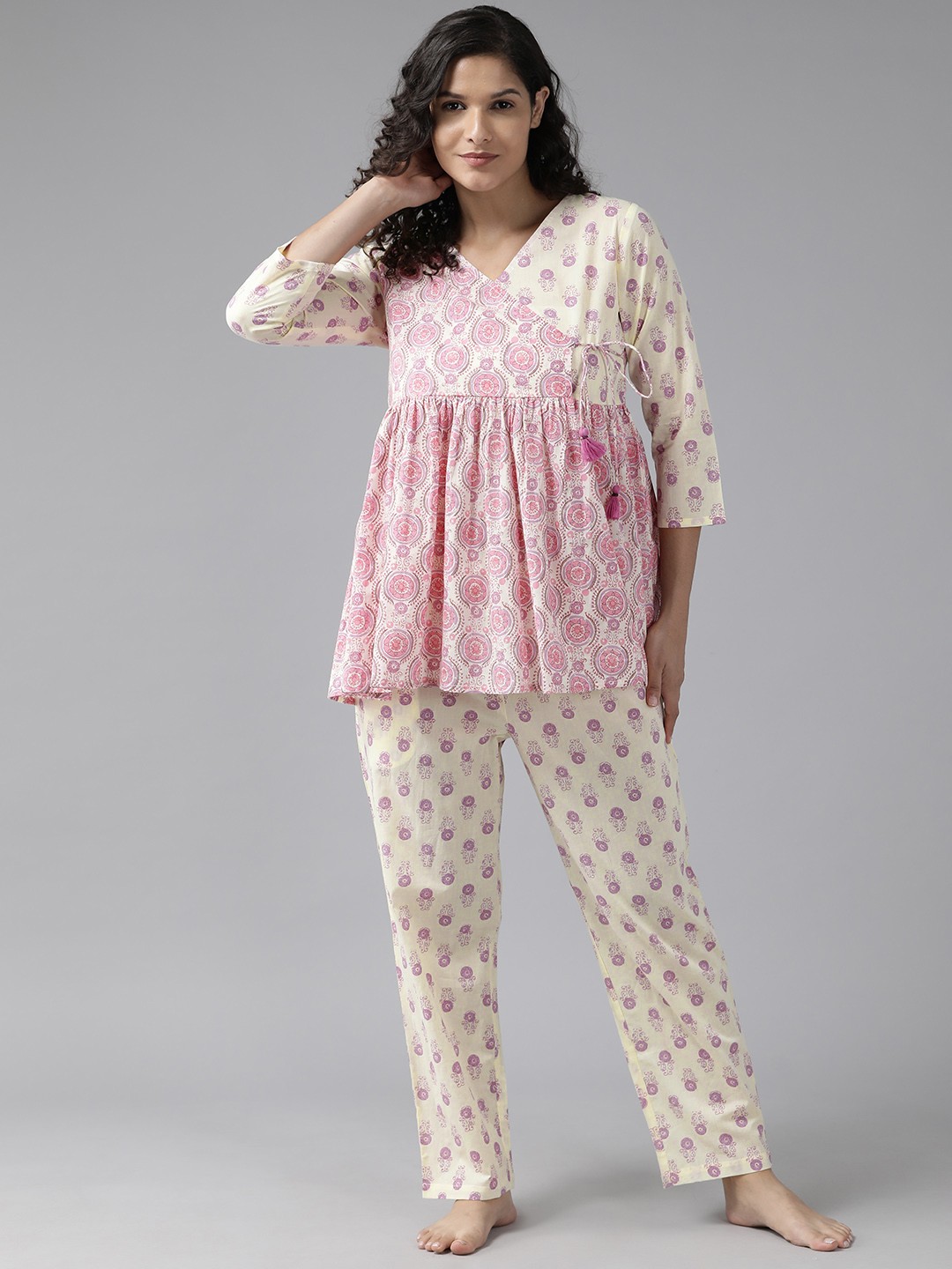 

Prakrti Women Printed Pure Cotton Night suit, Cream
