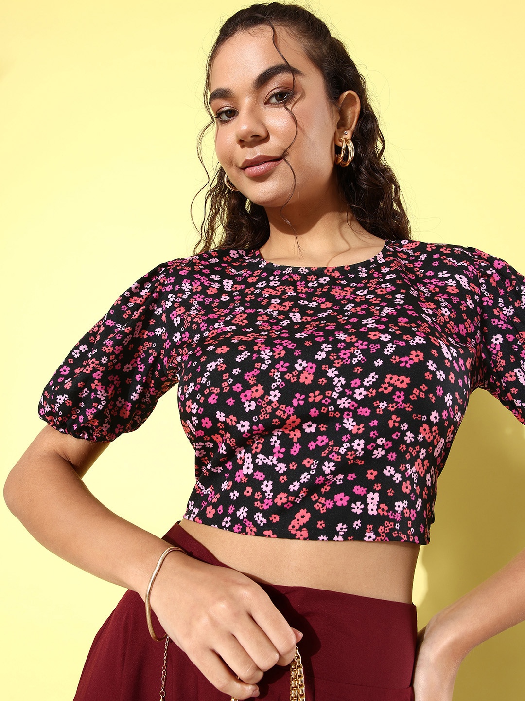 

ANVI Be Yourself Black & Pink Floral Print Puff Sleeve Bohemian Crepe Blouson Crop Top