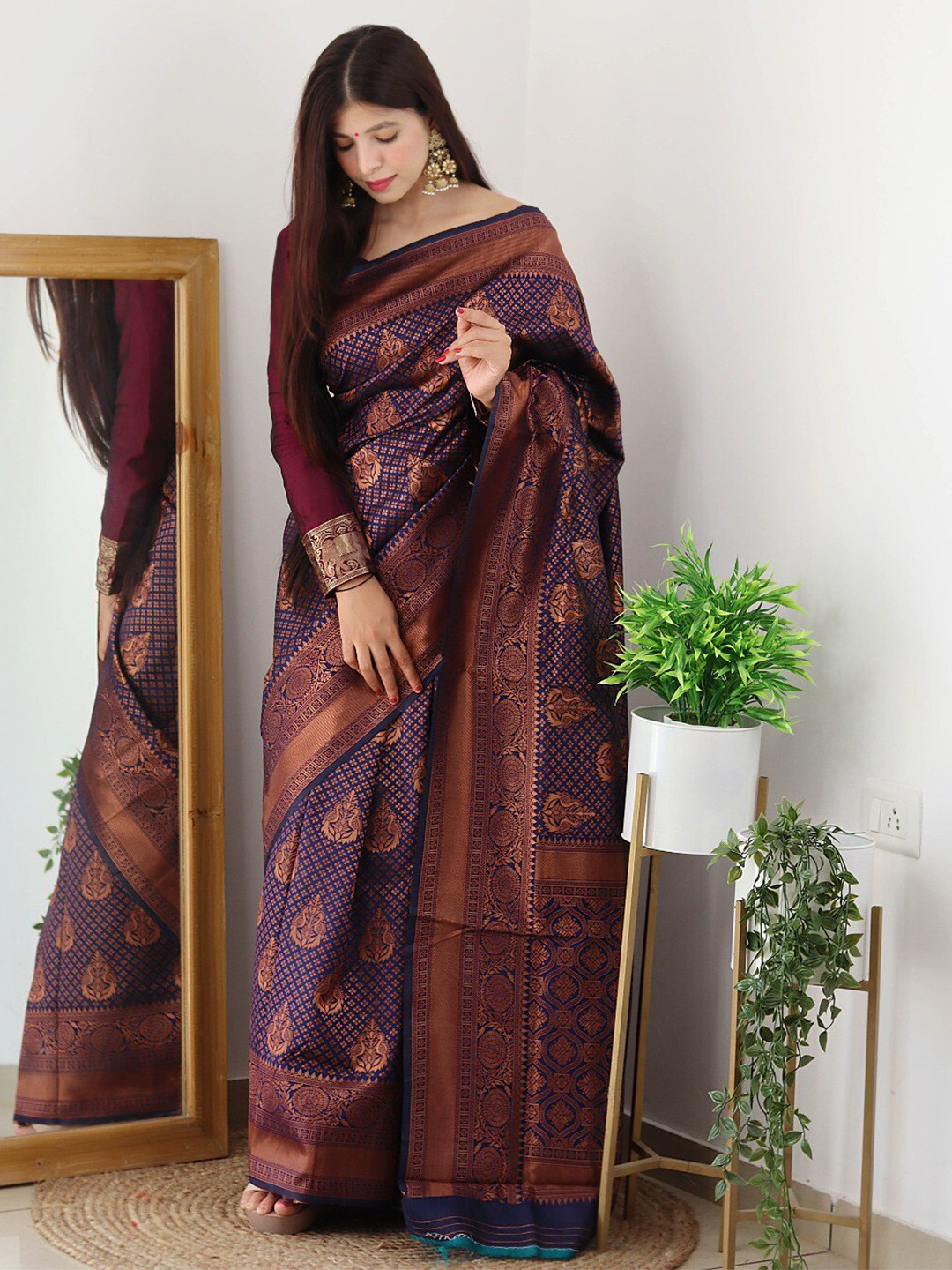 

VEERAX Ethnic Woven Design Zari Saree, Navy blue