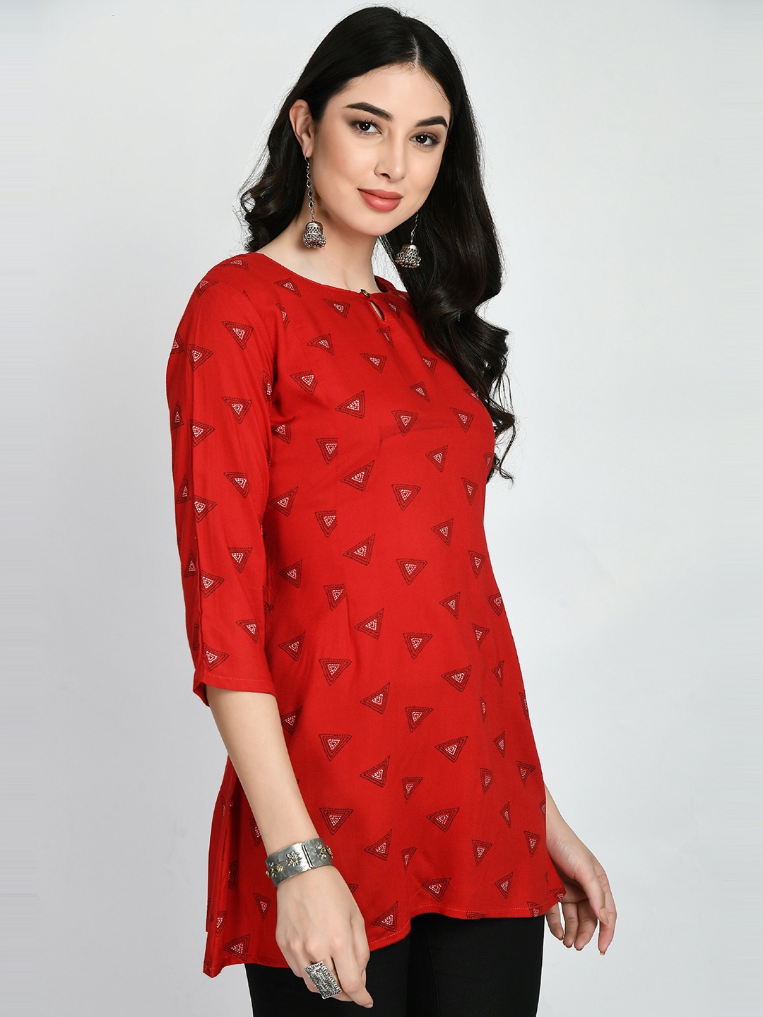 

Shiv Textiles Printed Keyhole Neck Kurti, Red