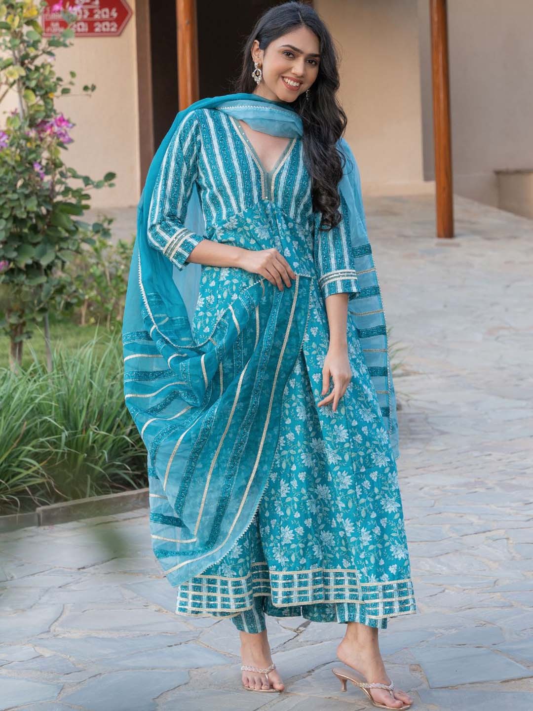 

HOUSE OF JAMOTI Printed Sequined Gotta Patti Pure Cotton Kurta with Trousers & Dupatta, Blue