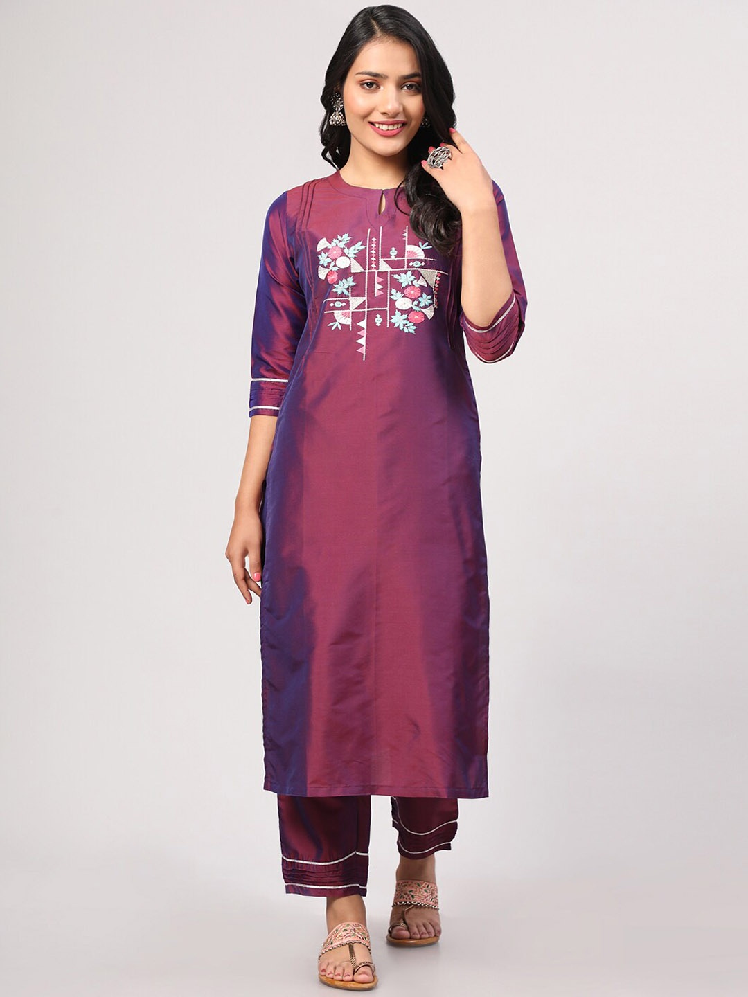 

V TRADITION Floral Yoke Design Keyhole Neck Thread Work Kurta With Trousers, Purple