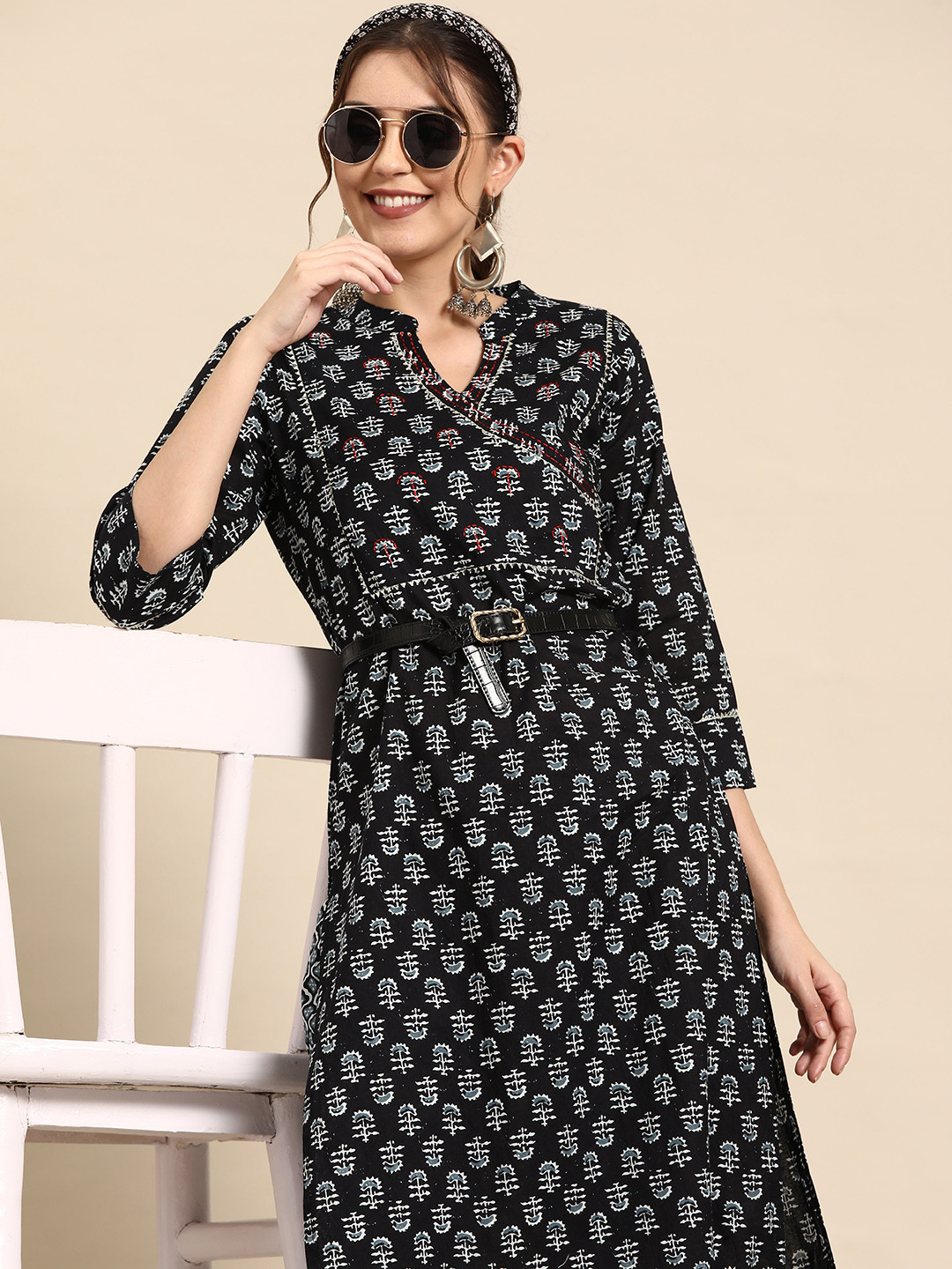 

Sangria Ethnic Motifs Printed High Slit Gotta Patti Pure Cotton Kurta With Trousers, Black