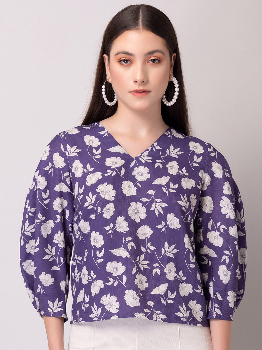 

FabAlley Purple & White Floral Printed V-Neck Puff Sleeve Top