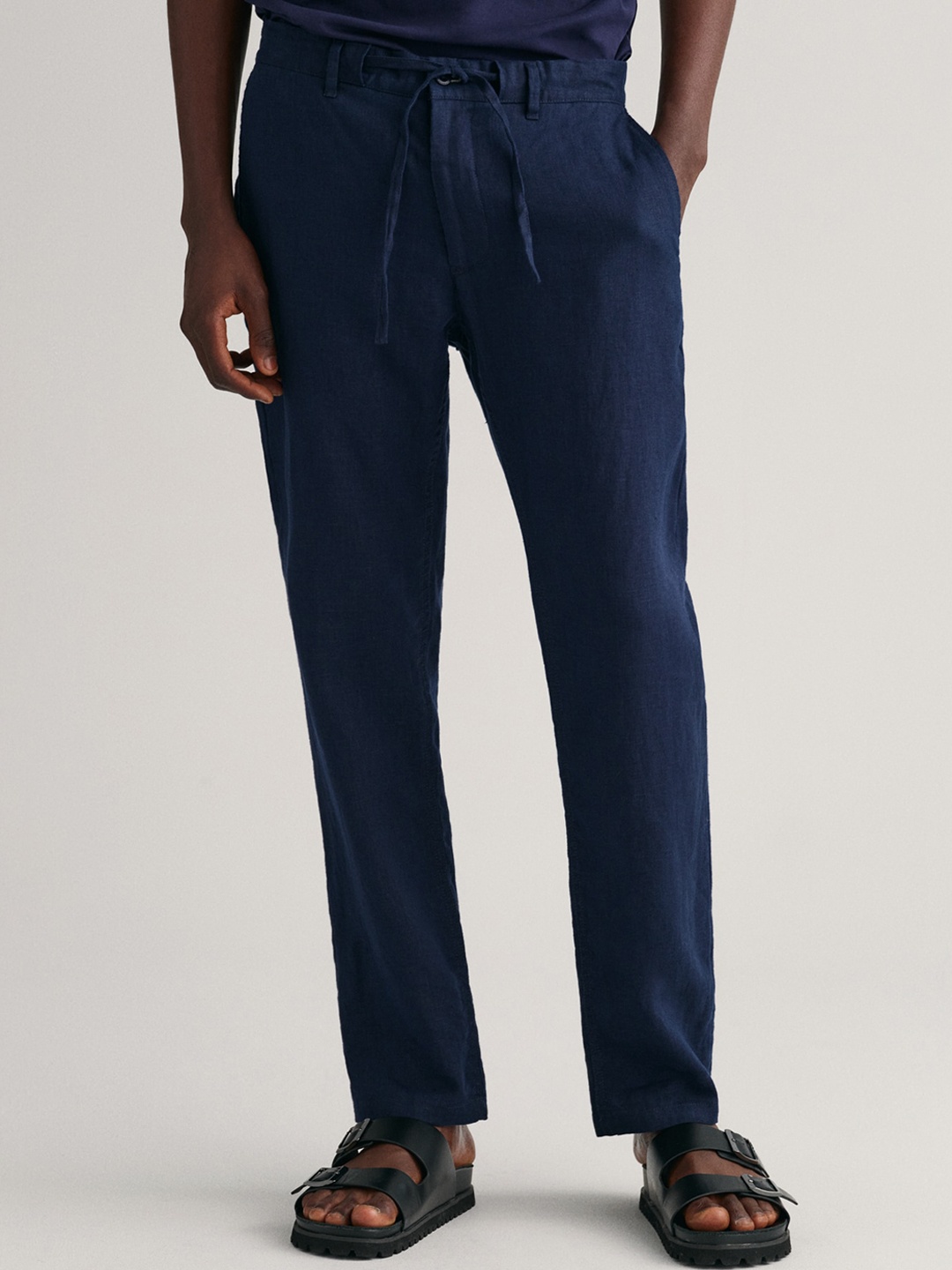 

GANT Men Smart Mid-Rise Smart Loose Fit Linen Trousers, Navy blue