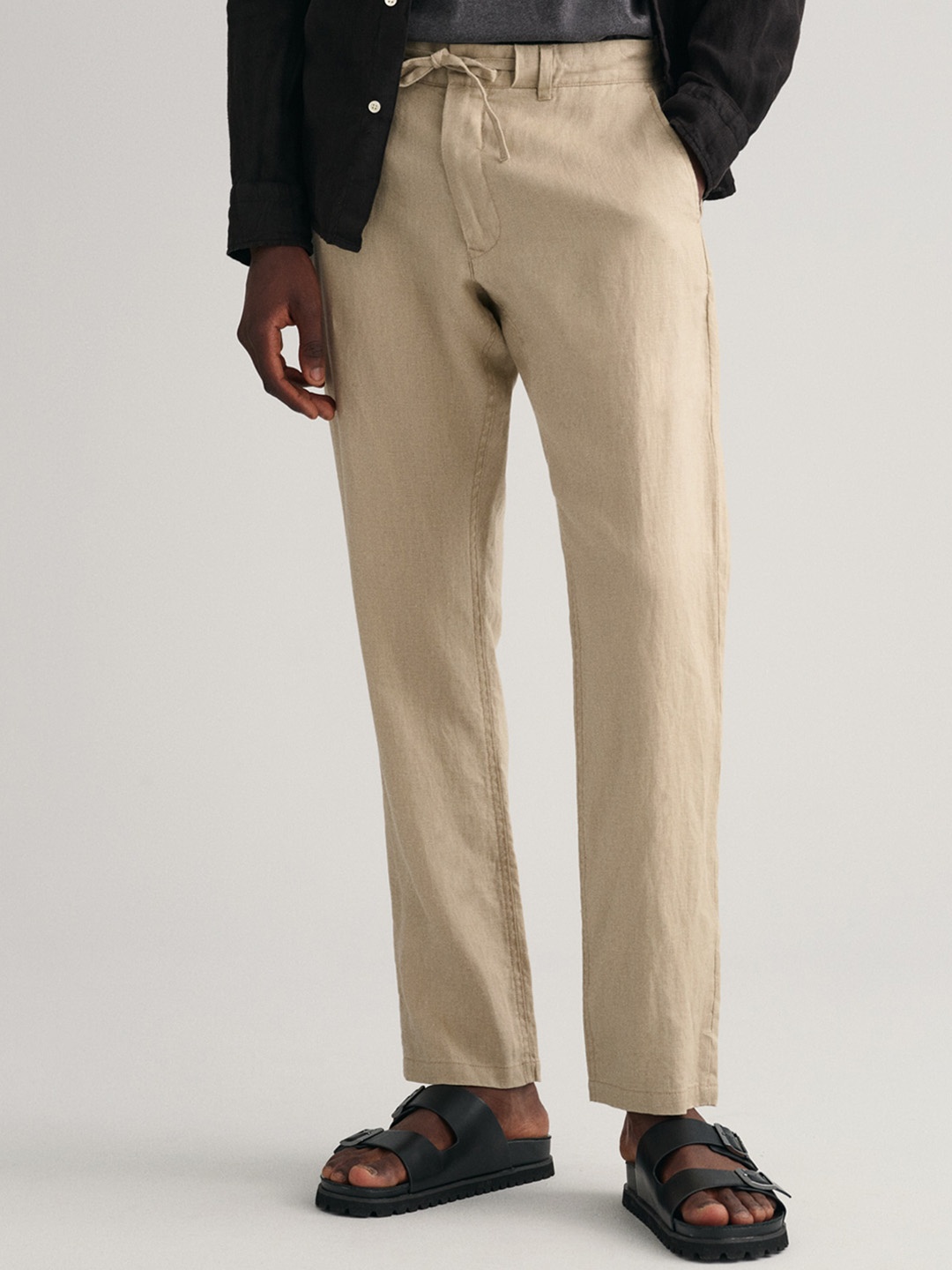 

GANT Men Smart Mid-Rise Smart Loose Fit Linen Trousers, Beige