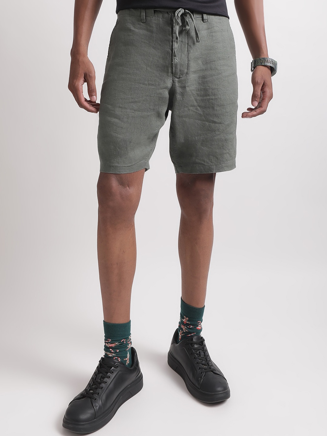 

GANT Men Mid-Rise Loose Fit Linen Shorts, Grey