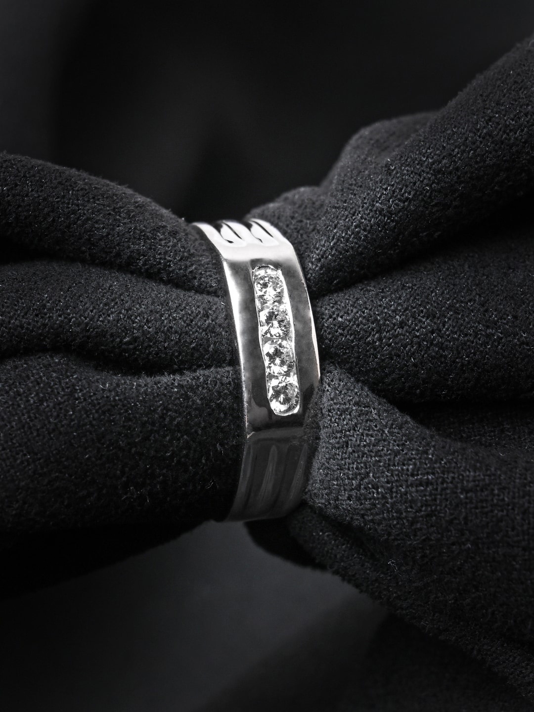 

Clara Men 925 Sterling Silver Rhodium-Plated CZ Studded Finger Ring