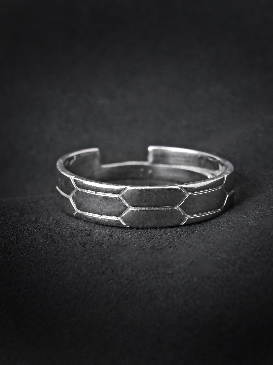 

Clara Men 925 Sterling Silver Rhodium-Plated Textured Finger Ring