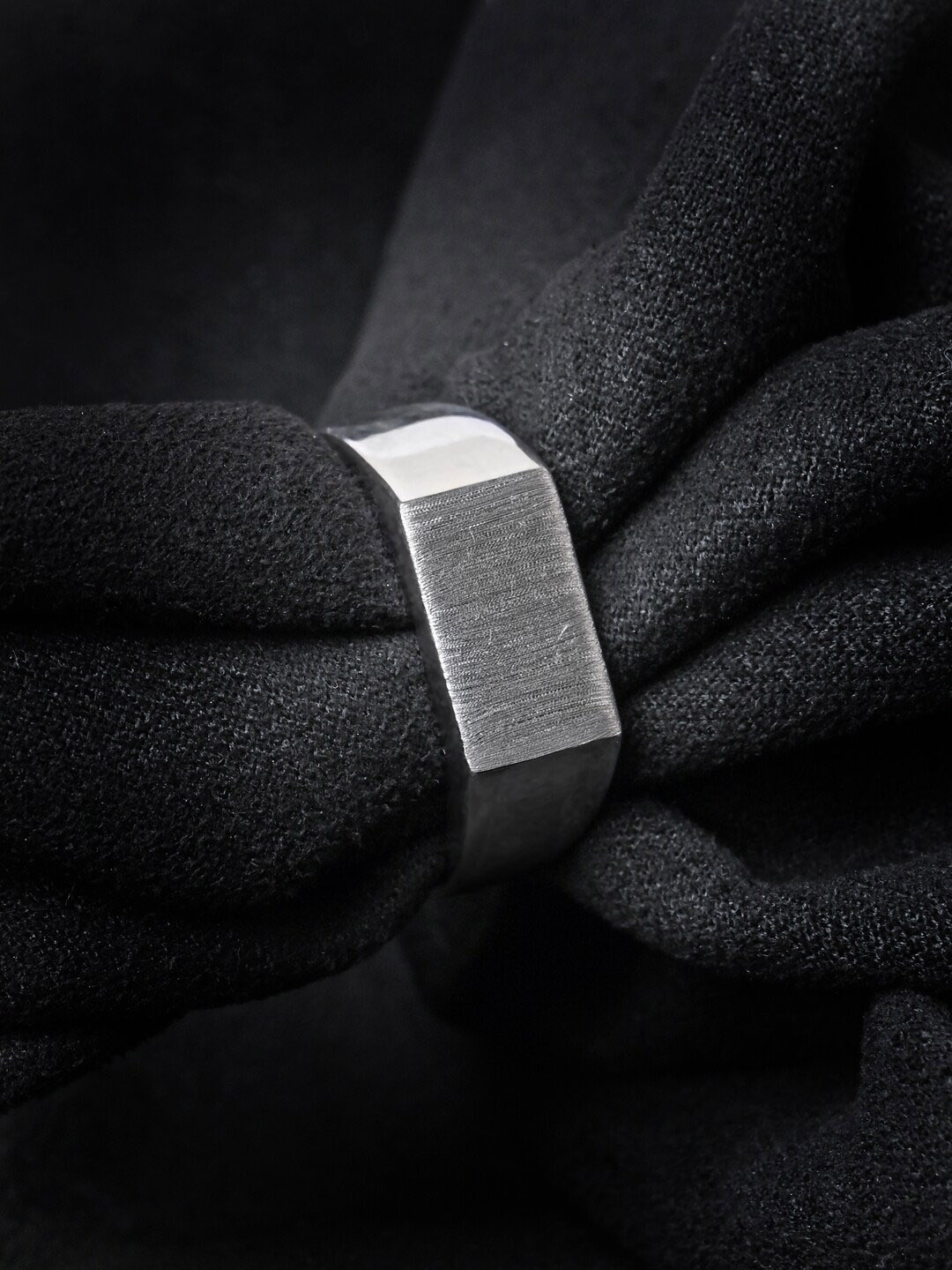 

Clara Men 925 Sterling Silver Textured Finger Ring