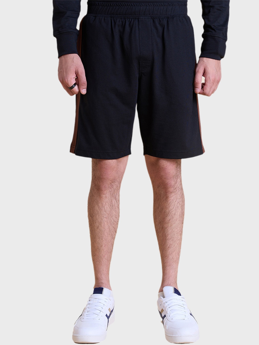 

Gloot Men Side Tape Mid-Rise Cotton Shorts, Black