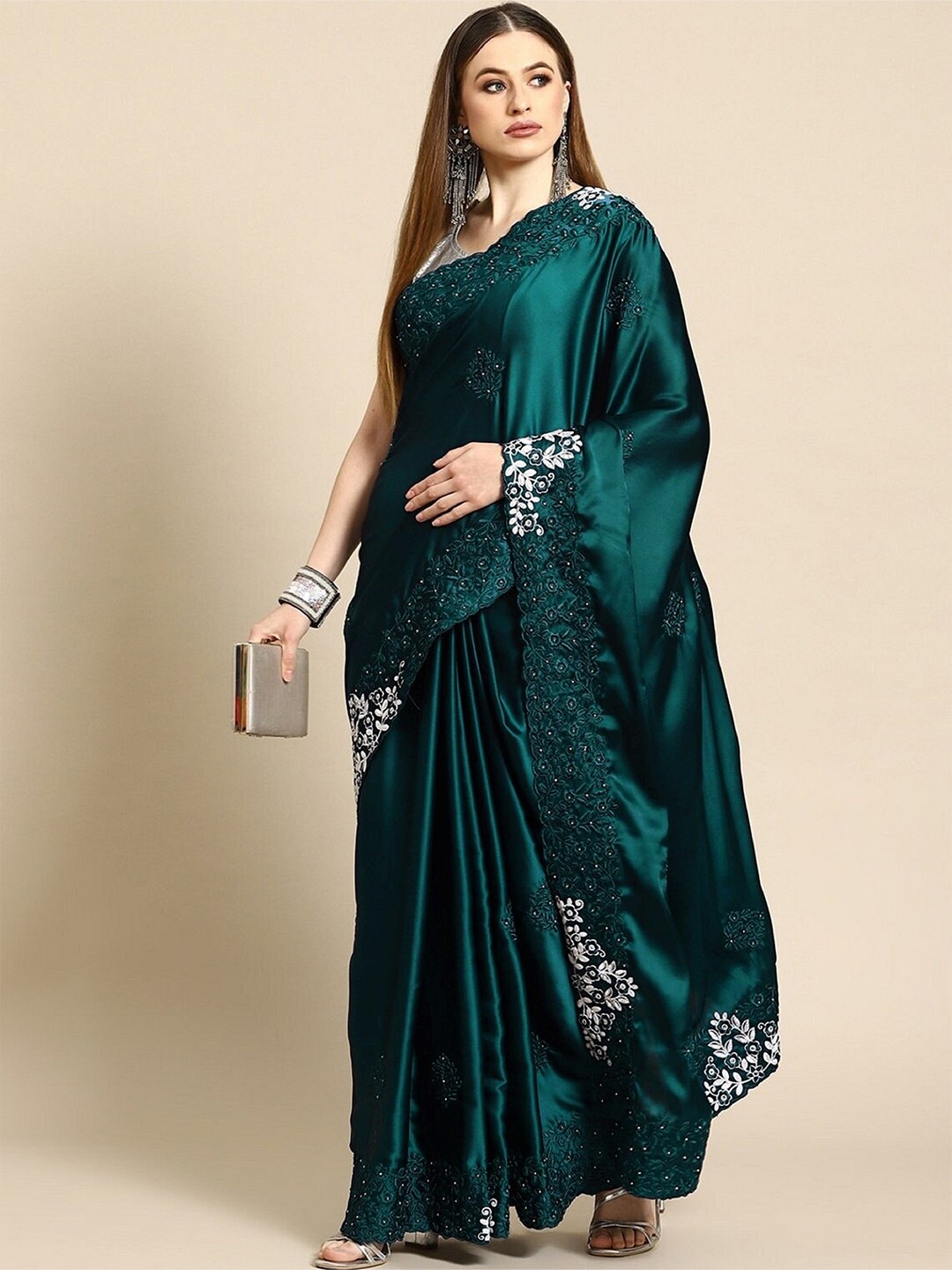 

Trendmalls Green & White Floral Beads and Stones Silk Blend Mysore Silk Saree