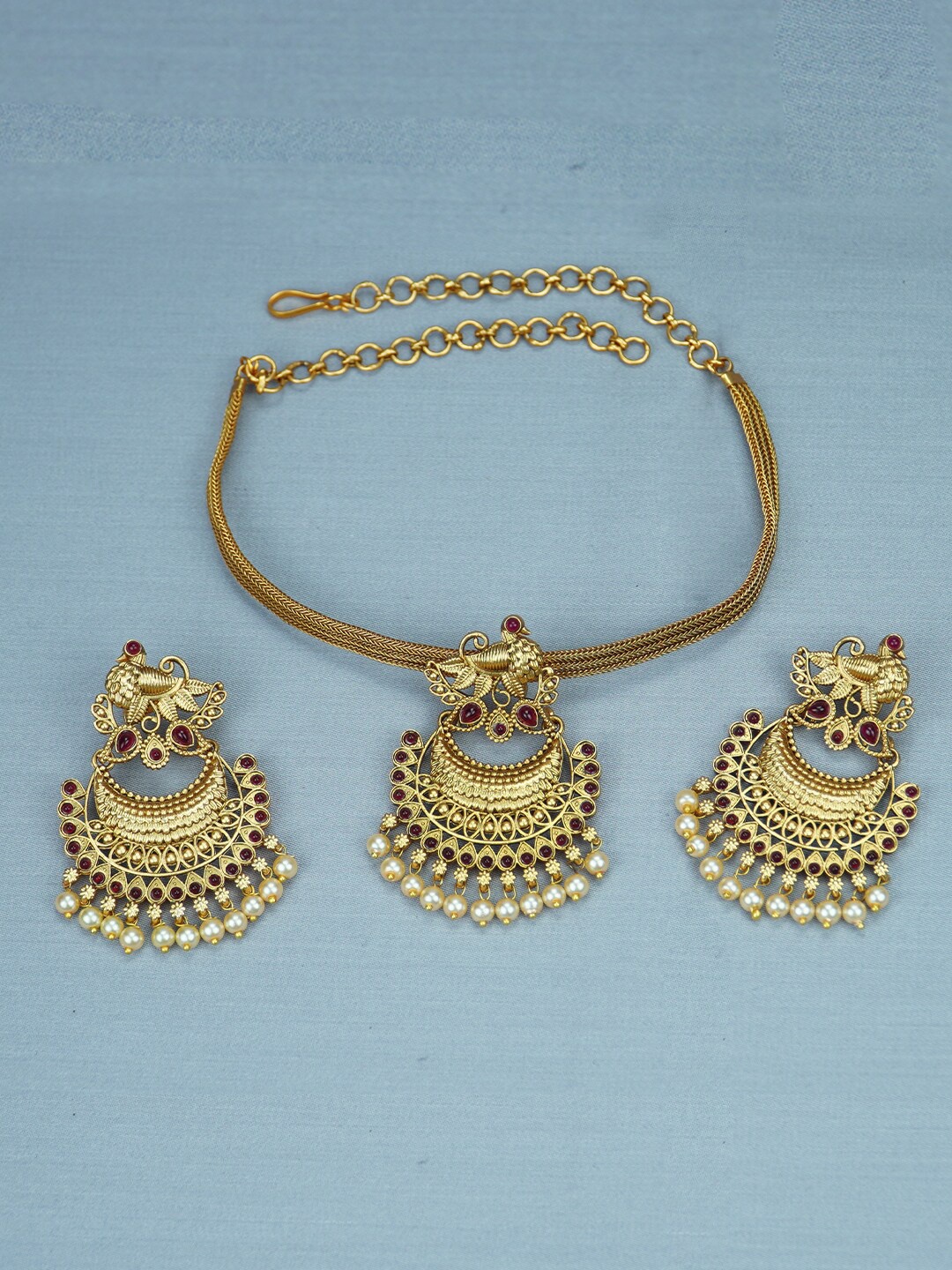 

Diksha collection Gold-Plated Kundan-Studded & Beaded Jewellery Set