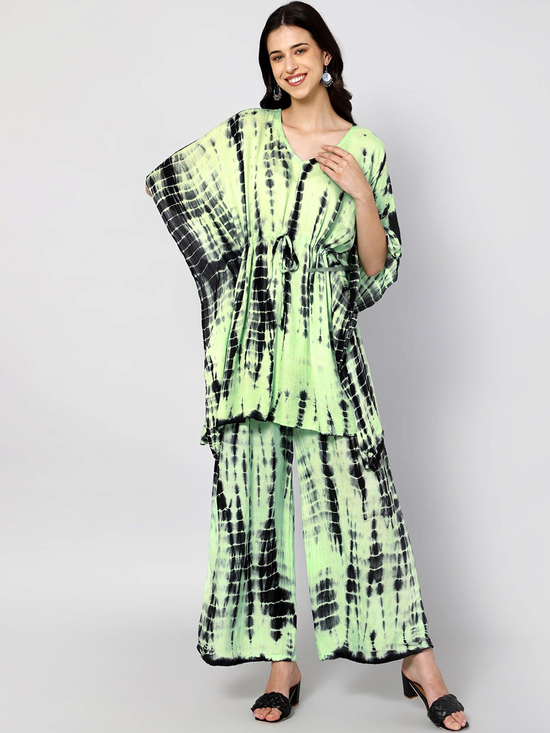 

Aditi Wasan Tie & Dye Abstract Printed Kaftan & Palazzo, Green