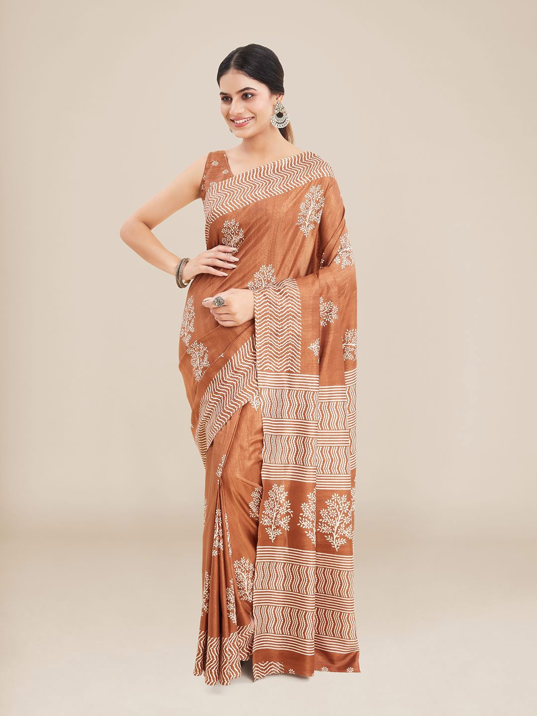 

Kalyan Silks Rust & White Floral Tussar Saree