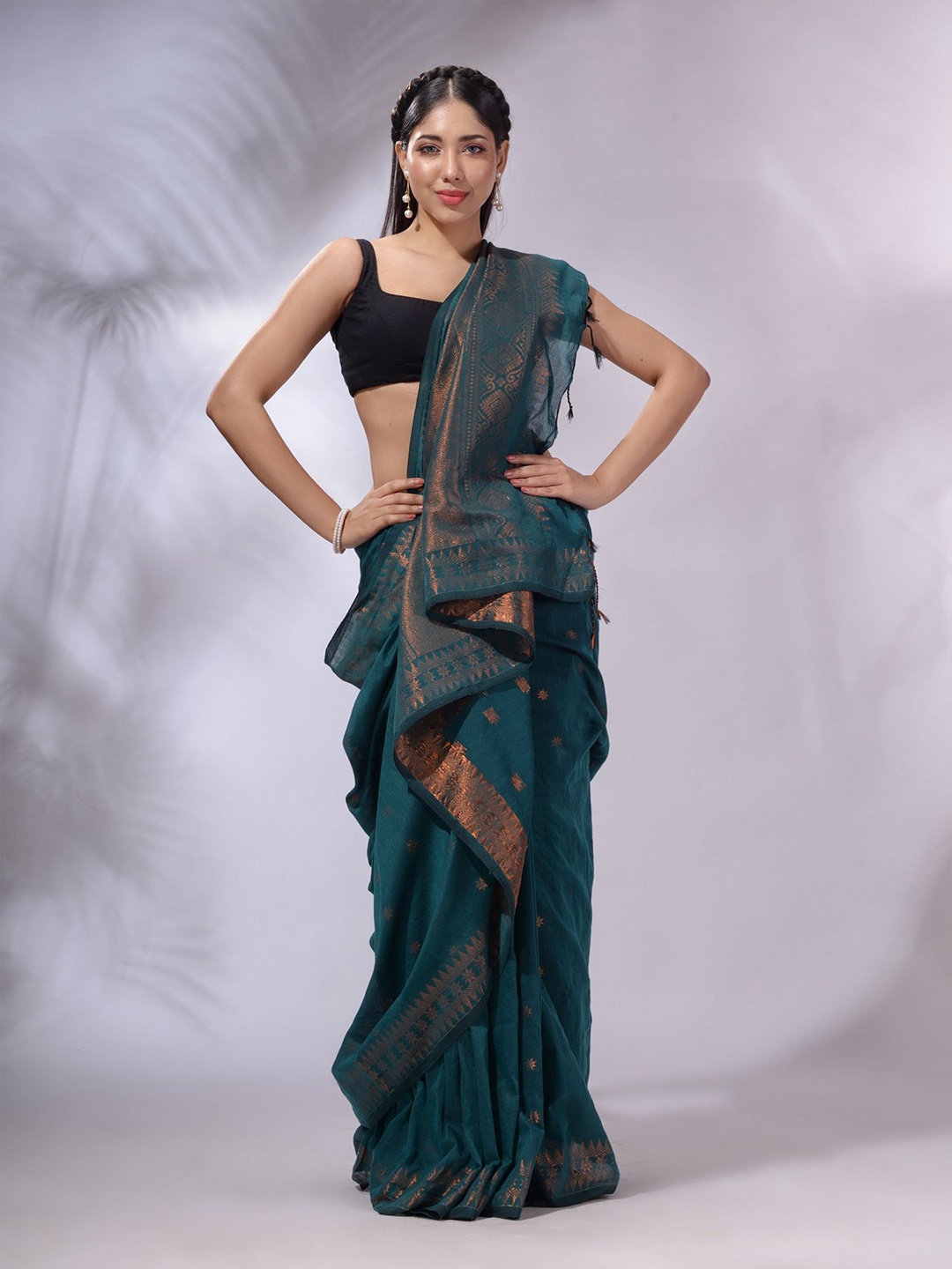 

Charukriti Teal & Gold-Toned Woven Design Zari Pure Cotton Saree