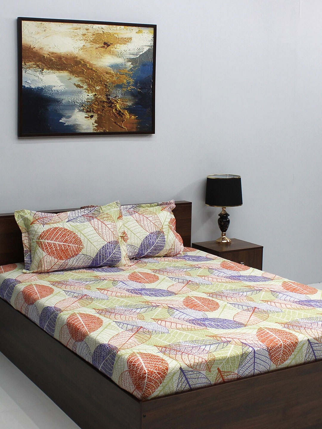 

BOMBAY DYEING White & Blue 104 TC King Bedsheet with 2 Pillow Covers