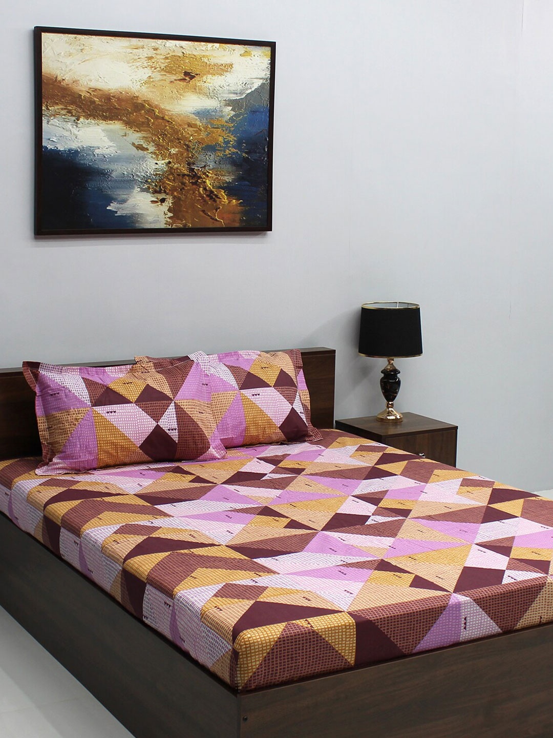 

BOMBAY DYEING Brown & Pink Geometric 104 TC King Bedsheet with 2 Pillow Covers