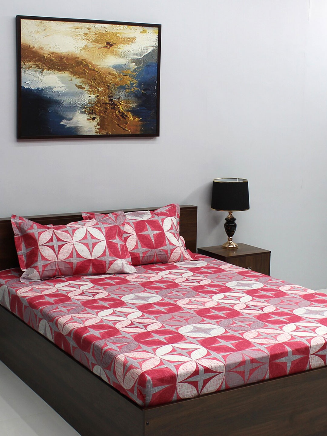 

BOMBAY DYEING Red & Grey Geometric 104 TC King Bedsheet with 2 Pillow Covers
