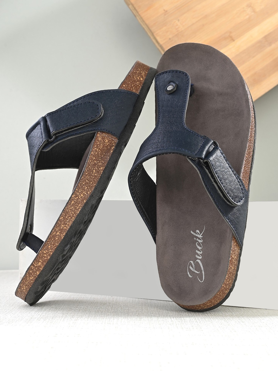 

BUCIK Men Blue & Brown Thong Flip-Flops