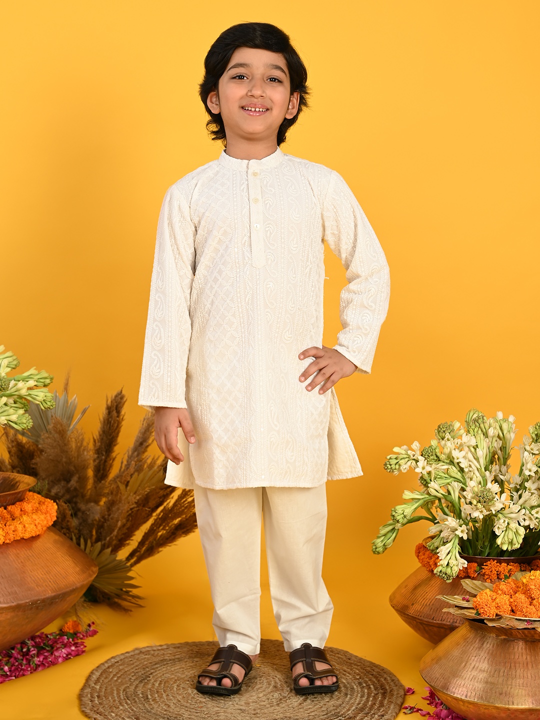 

SAKA DESIGNS Boys Ethnic Motifs Embroidered Sequined Kurta with Pyjamas, White