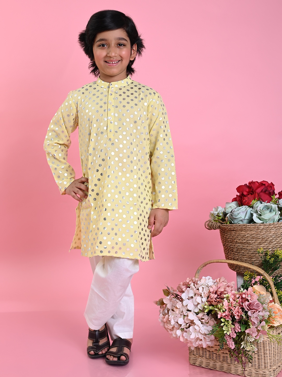 

SAKA DESIGNS Boys Geometric Foil Printed Straight Kurta with Pyjamas, Yellow