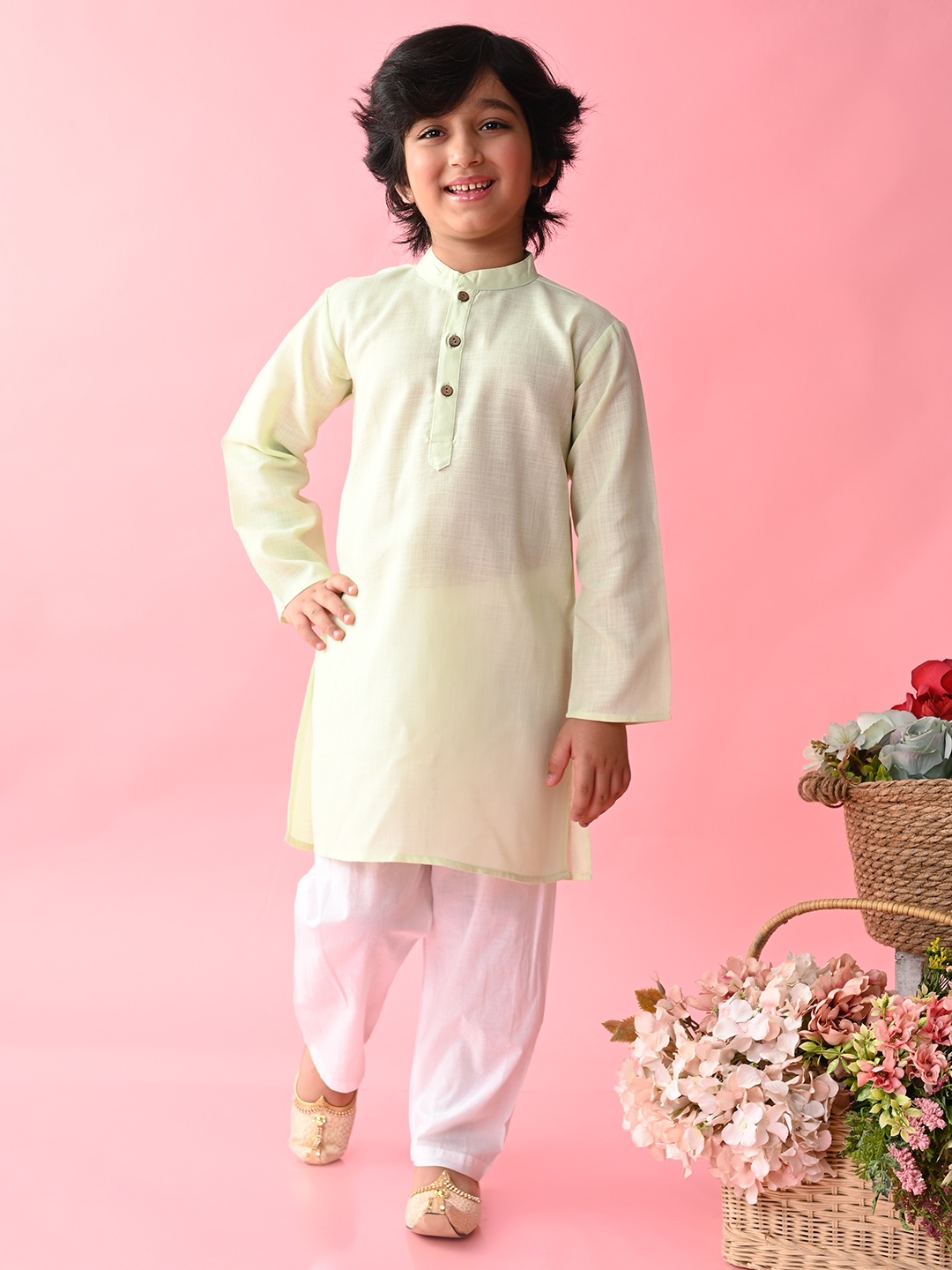 

SAKA DESIGNS Boys Mandarin Collar Straight Kurta with Pyjamas, Green