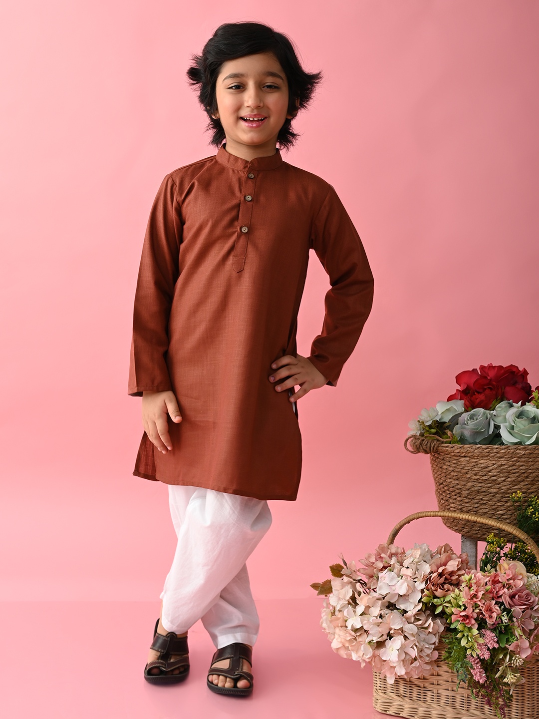 

SAKA DESIGNS Boys Mandarin Collar Straight Kurta with Pyjamas, Maroon