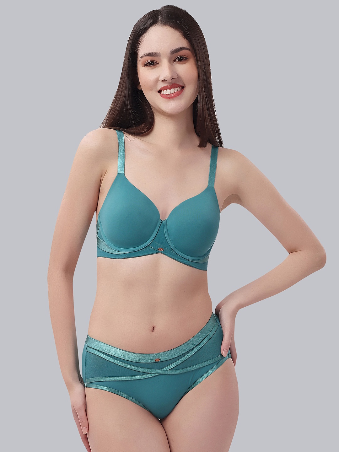 

Soie Padded Wired T-Shirt Bra & High Rise Full Coverage Briefs With Mesh Detailing, Green