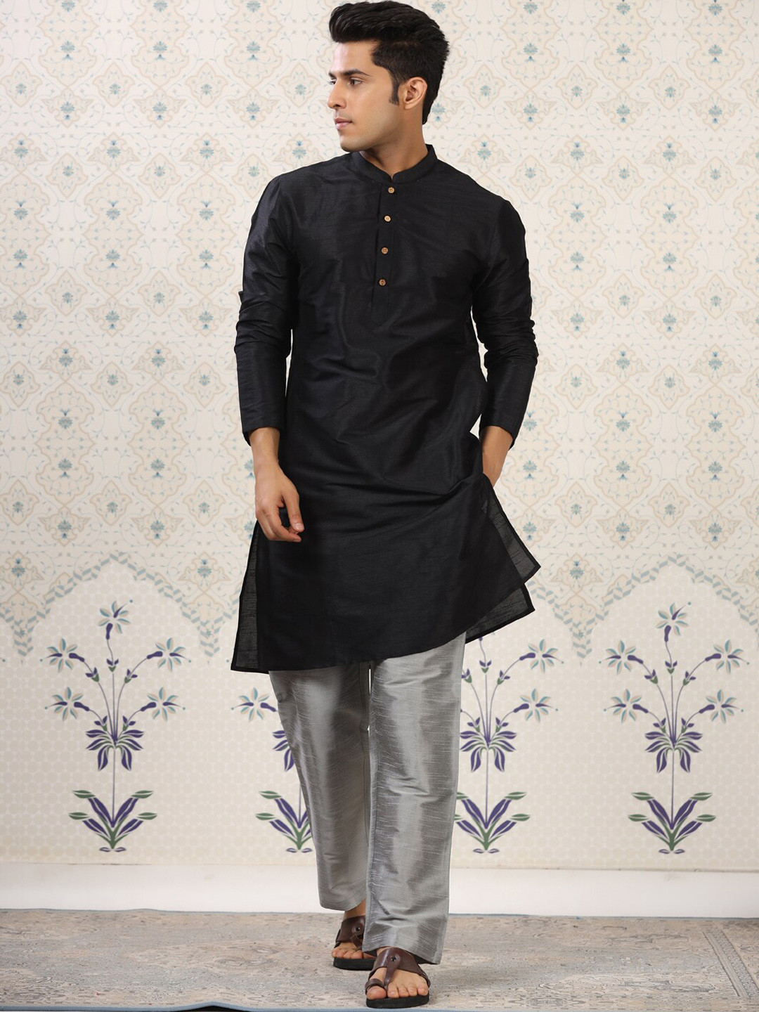 

Ode by House of Pataudi Black & Grey Mandarin Collar Straight Kurta with Pyjamas