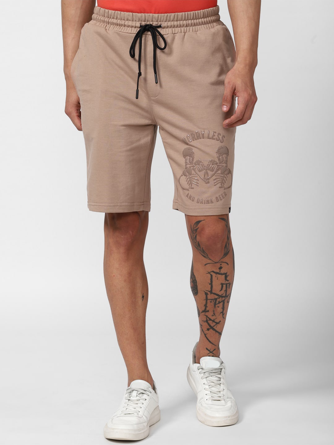 

FOREVER 21 Men Brown Graphic Printed Knee Length Shorts