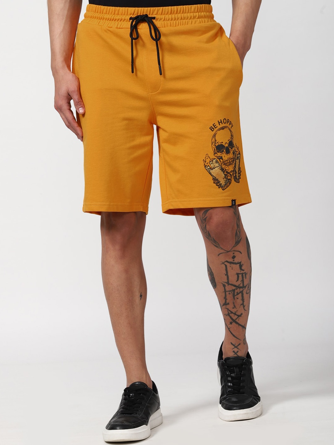

FOREVER 21 Men Yellow Graphic Printed Knee Length Shorts