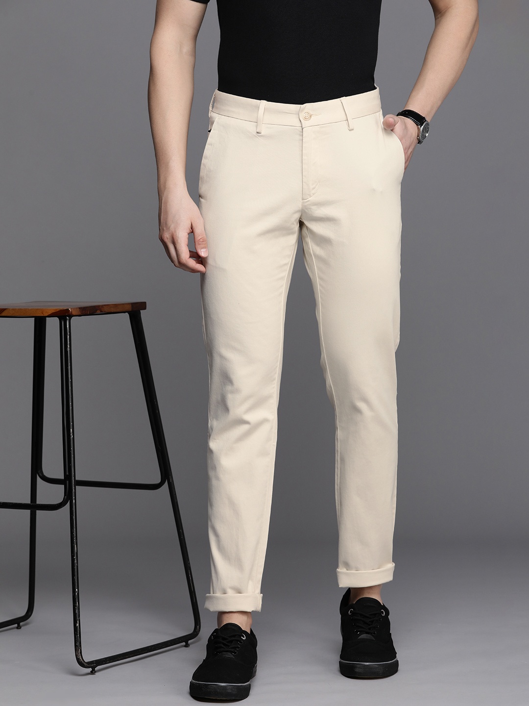 

Allen Solly Men Slim Fit Chinos Trousers, Beige