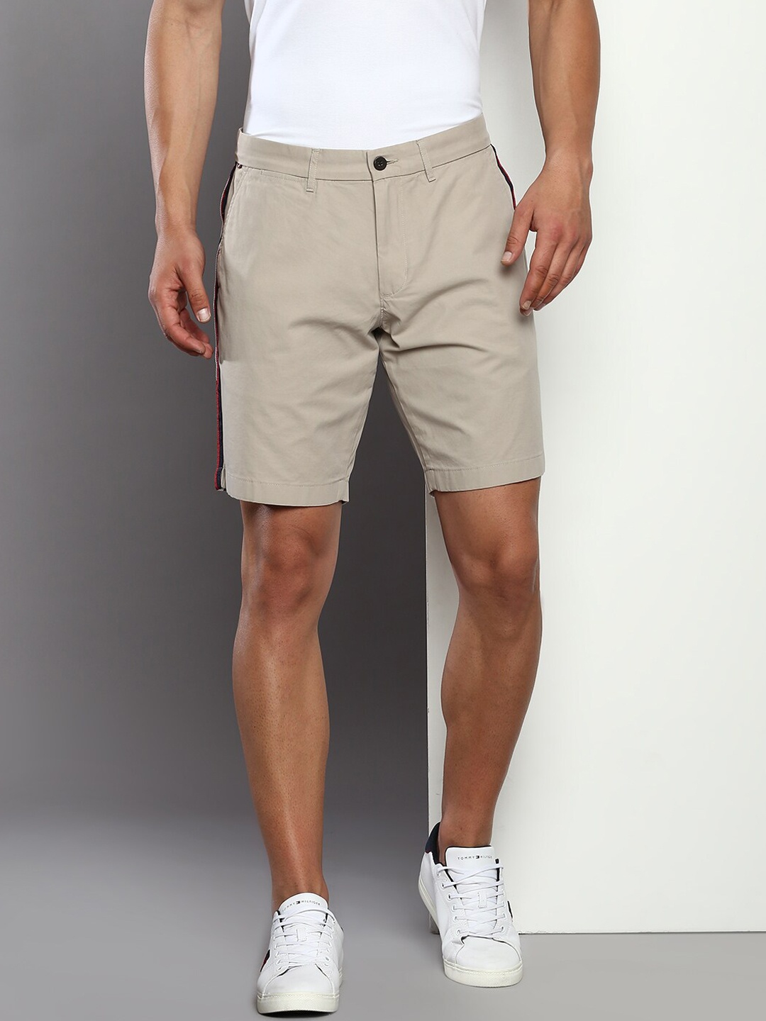 

Tommy Hilfiger Men Mid-Rise Chino Shorts, Khaki