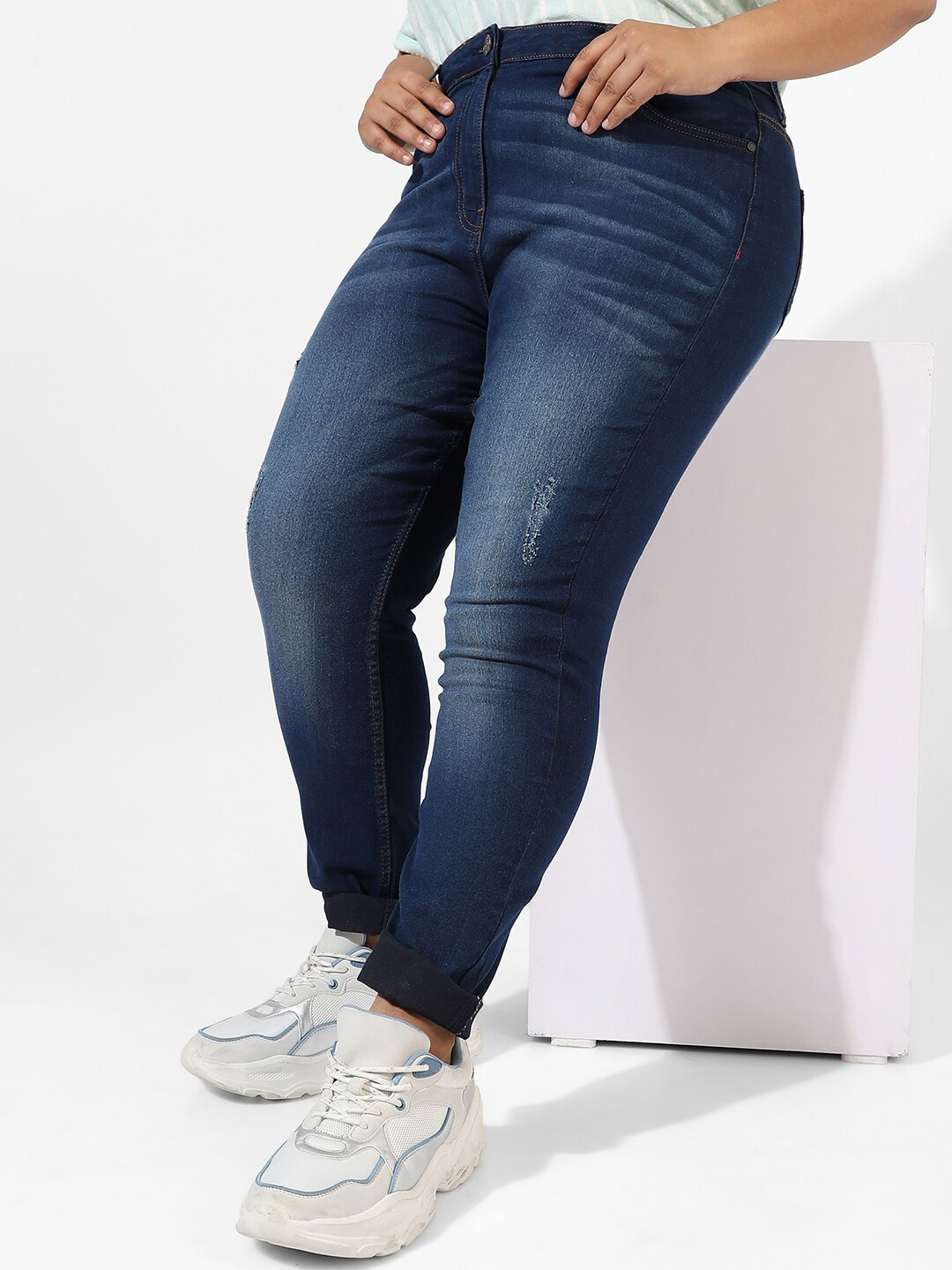 

Instafab Plus Plus Size Women Jean Skinny Fit Low Distressed Light Fade Stretchable Jeans, Navy blue