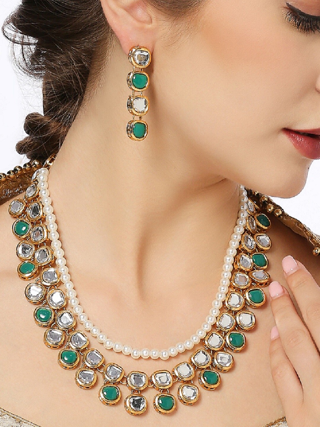 

OOMPH Gold-Plated Kundan Studded & Artificial Beaded Jewellery Set, Green