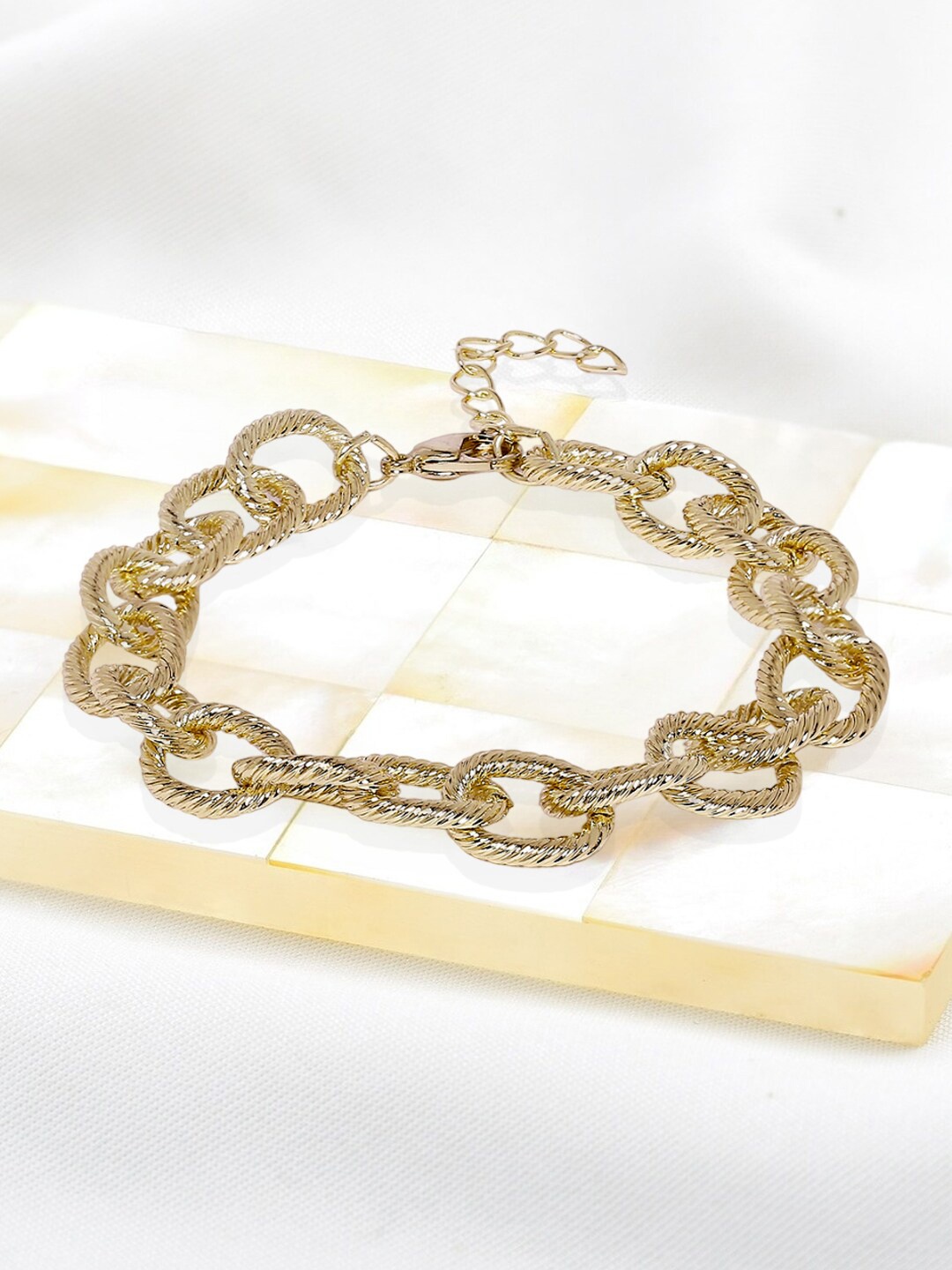 

OOMPH Gold-Plated Loop Chain Link Bracelet