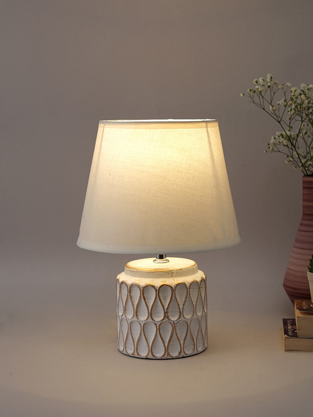 

TAYHAA White Uniquely Crafted Ceramic Table Lamp