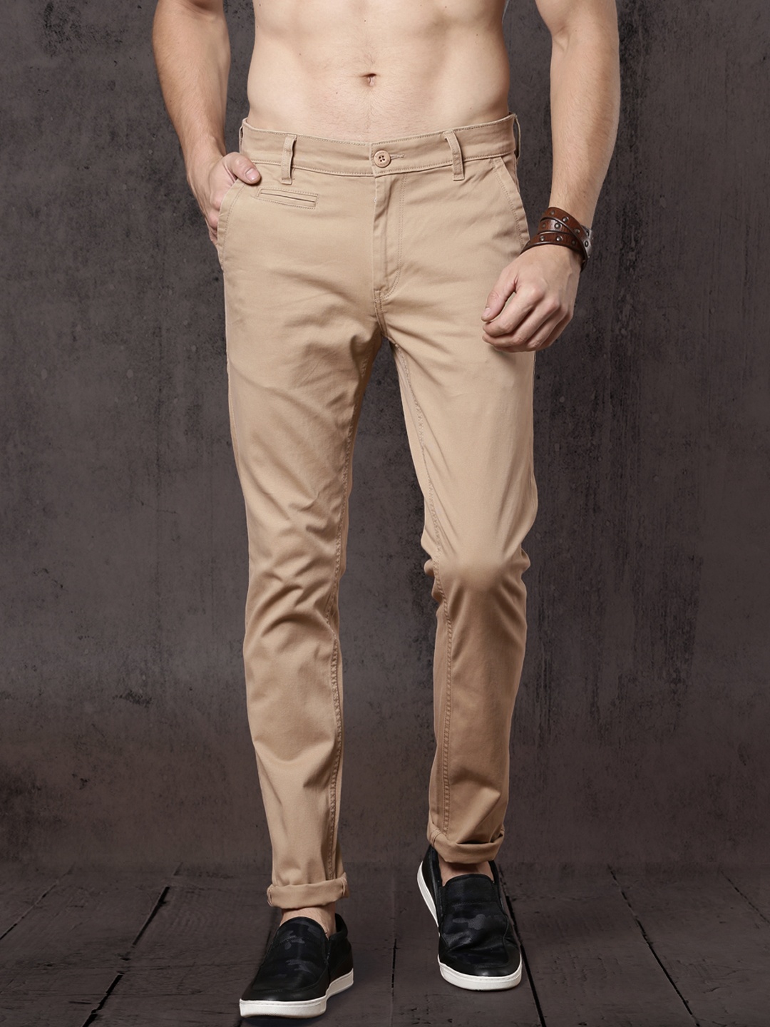 

Roadster Time Travlr Men Beige Slim Fit Solid Chinos