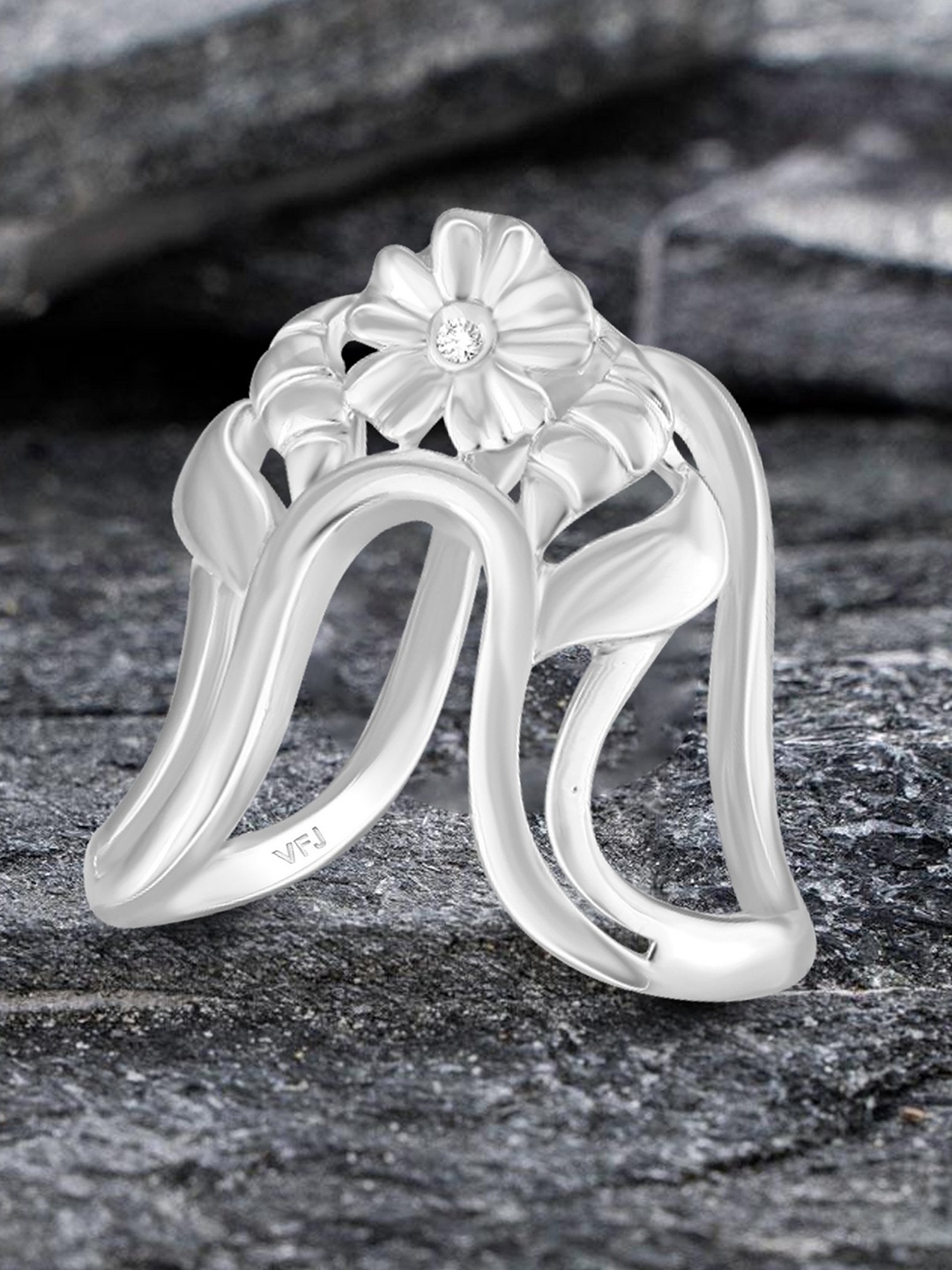 

Vighnaharta Rhodium-Plated Cubic Zirconia-Studded Ghoda Vanki Ring, Silver