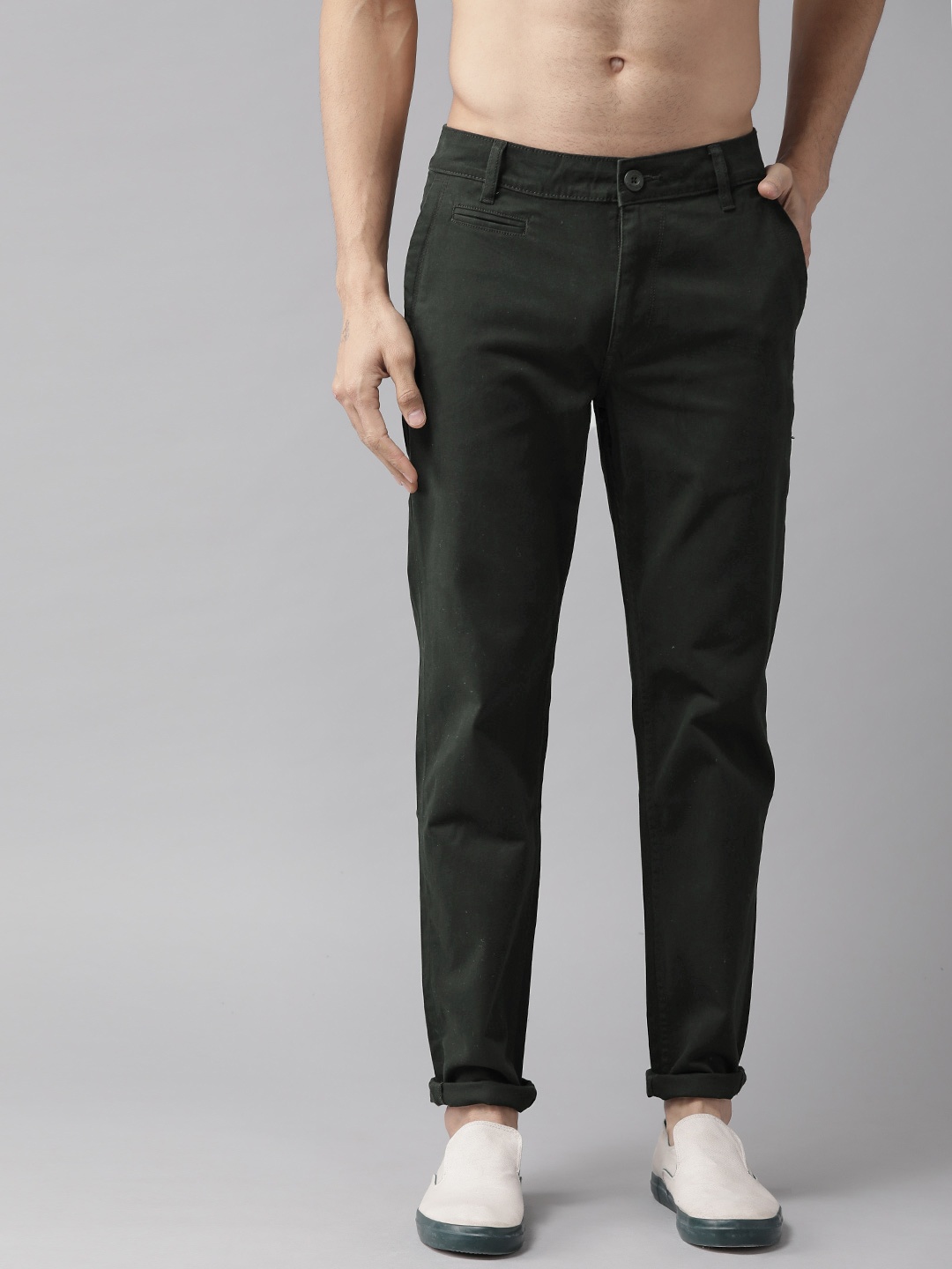 

Roadster Men Black Slim Fit Solid Chinos