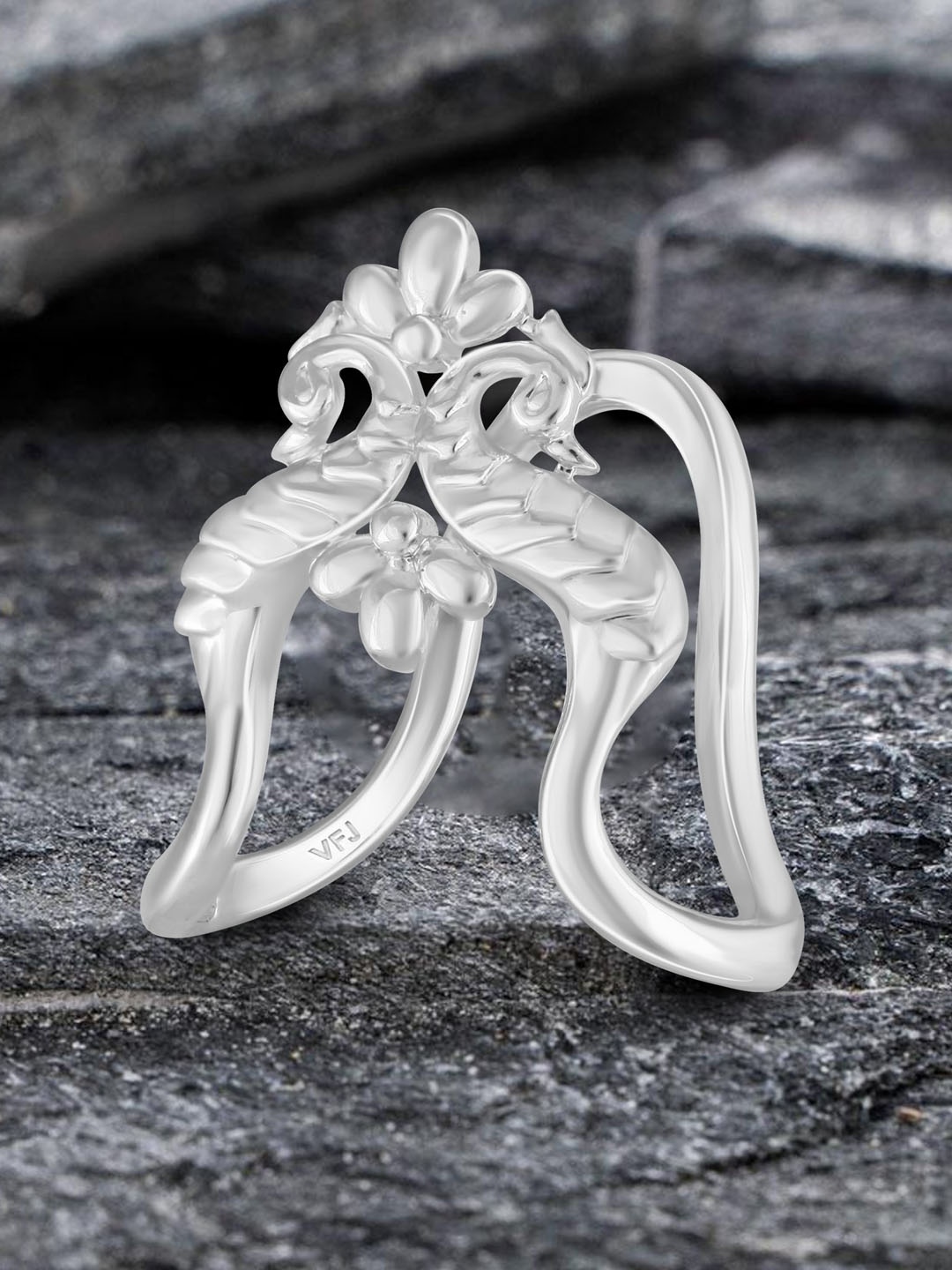 

Vighnaharta Rhodium-Plated Ghoda Vanki Ring, Silver