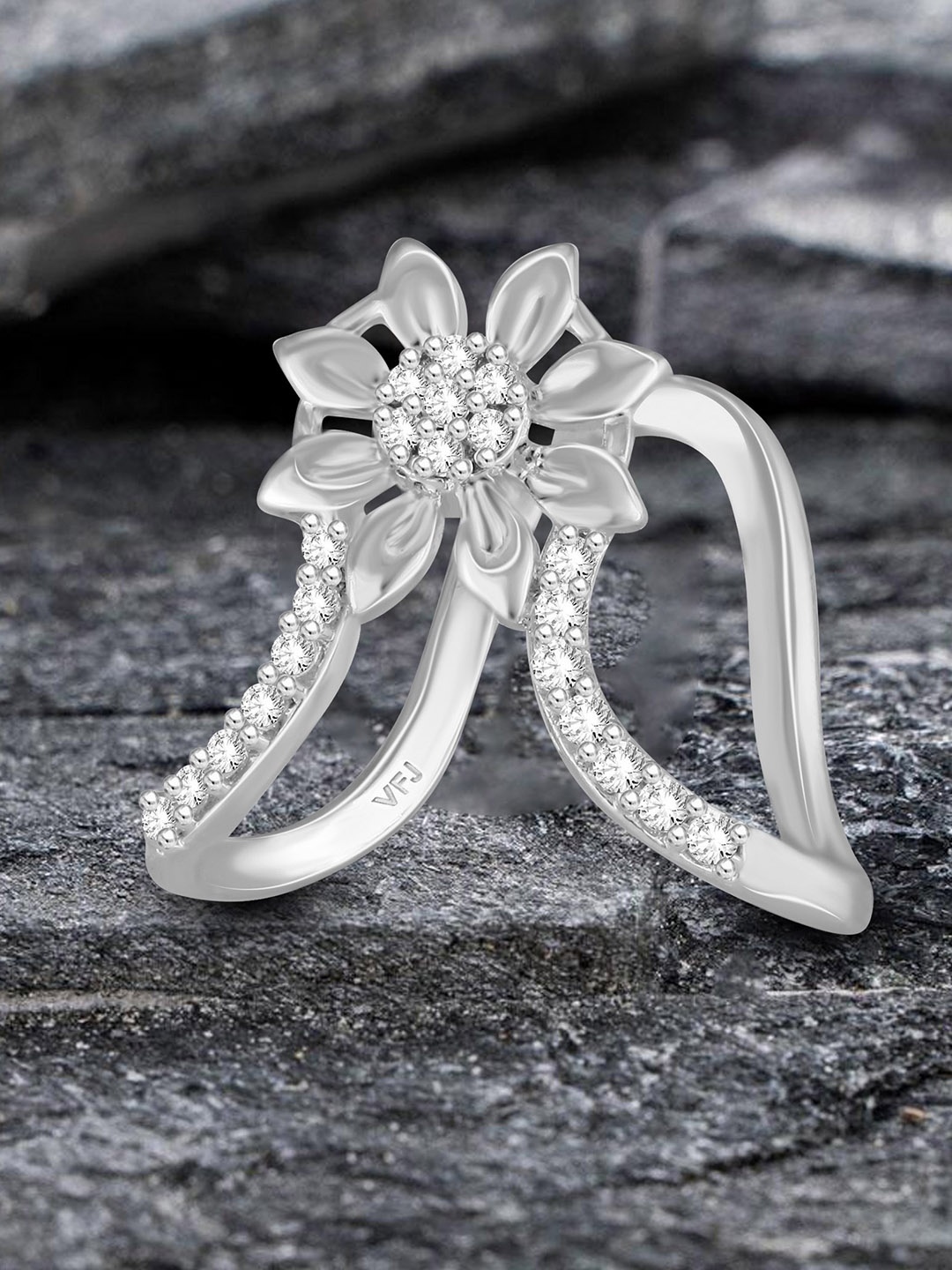 

Vighnaharta Rhodium-Plated Cubic Zirconia-Studded Ghoda Vanki Ring, Silver