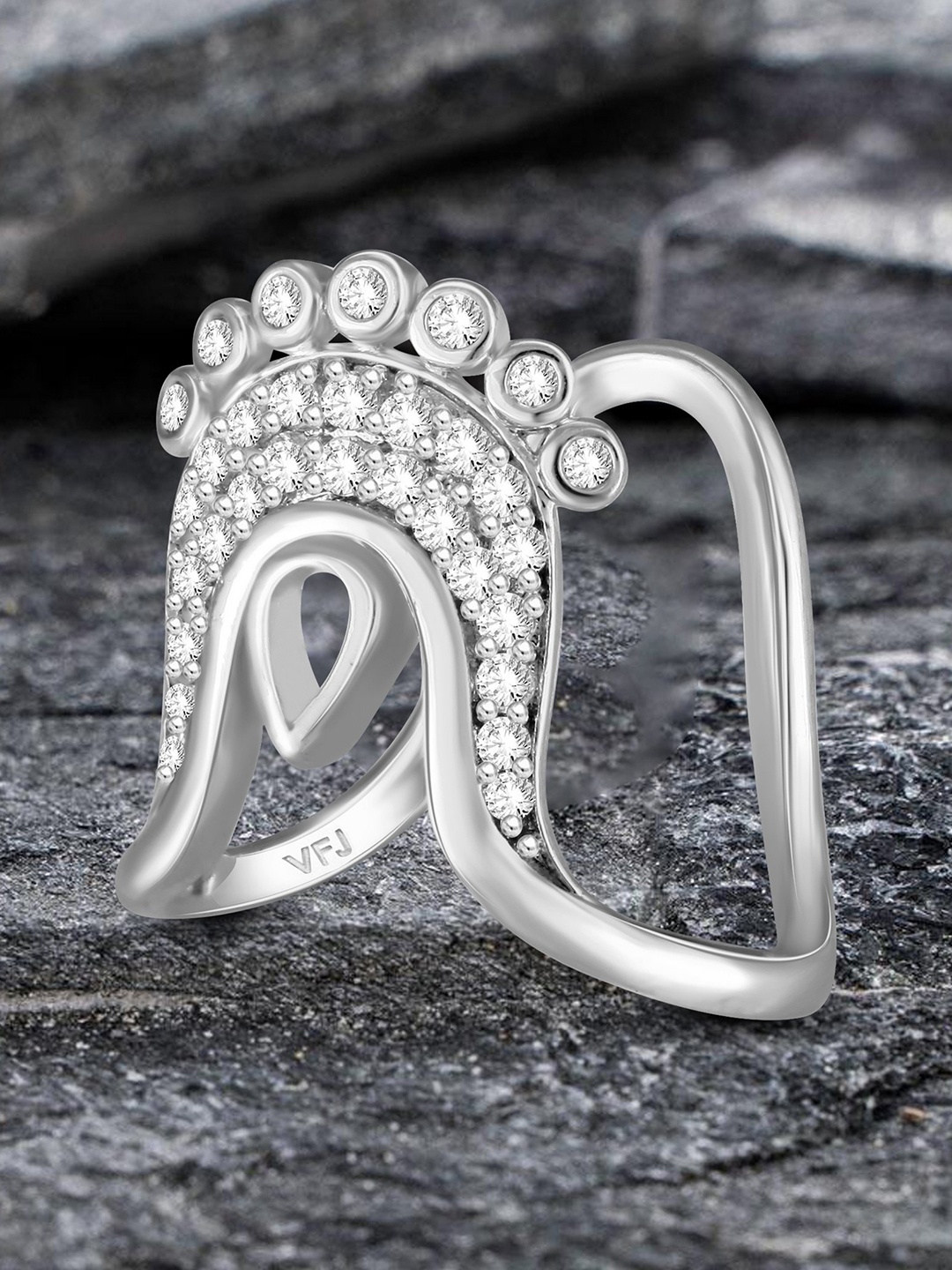 

Vighnaharta Rhodium-Plated Cubic Zirconia-Studded Ghoda Vanki Ring, Silver