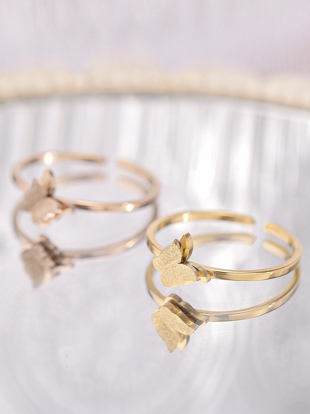 

MYKI Gold-Plated Butterfly Shape Adjustable Finger Ring