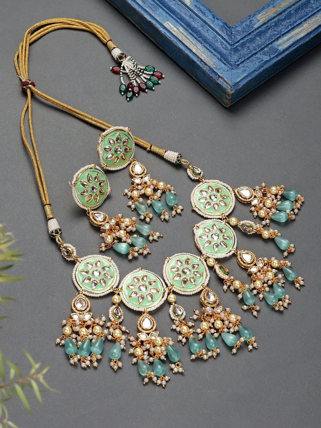 

AURAA TRENDS Gold-Plated Kundan Studded Necklace & Earrings
