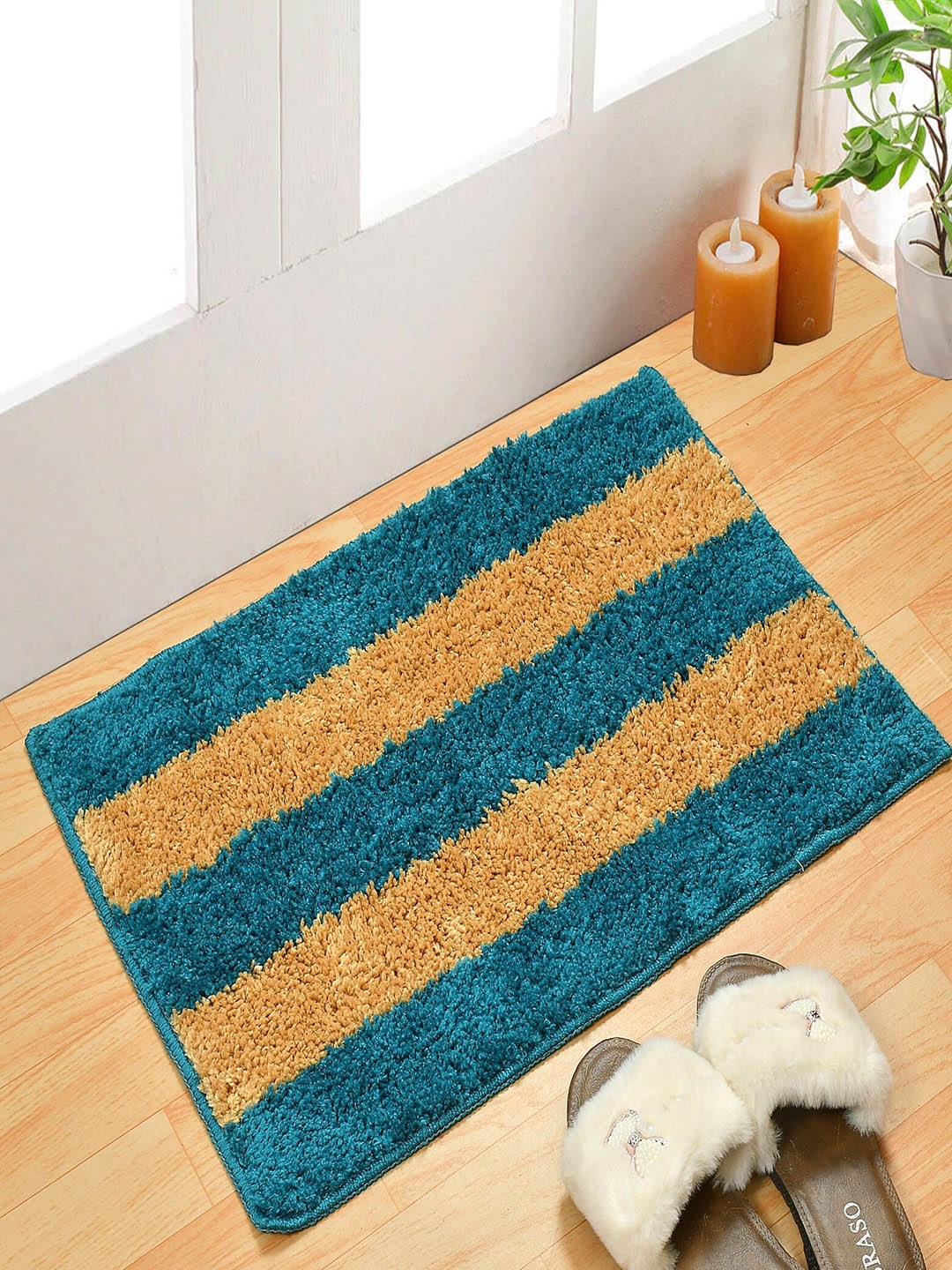 

Homefab India Blue & Beige 4 Pieces Striped 1000 GSM Pure Microfiber Anti-Skid Bath Rugs