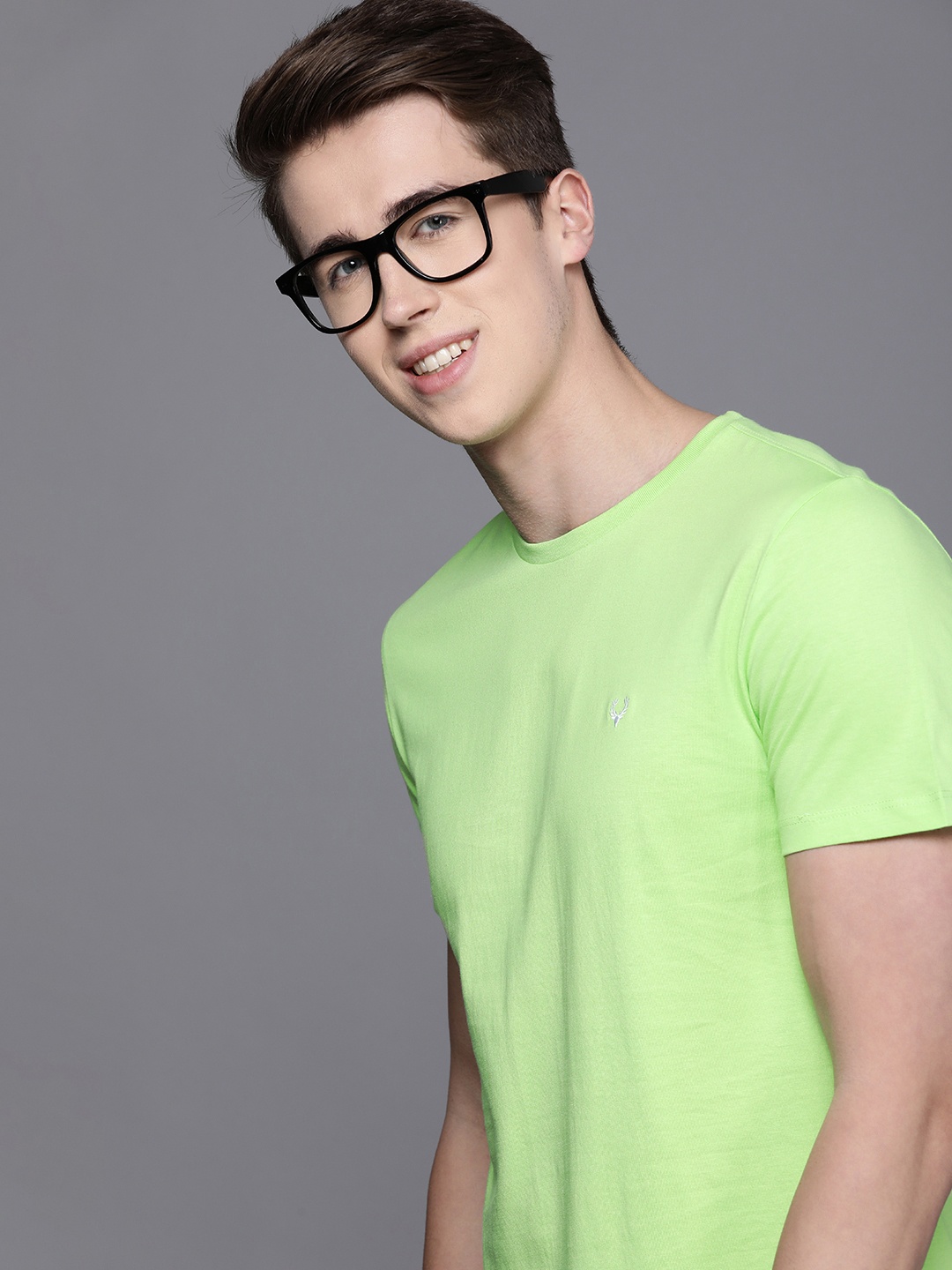 

Allen Solly Men Solid Regular Fit T-shirt, Green
