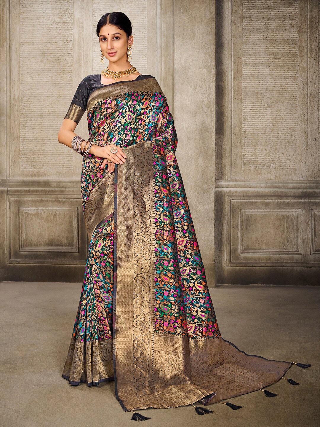 

Pisara Ethnic Motifs Woven Design Zari Silk Cotton Banarasi Saree, Black