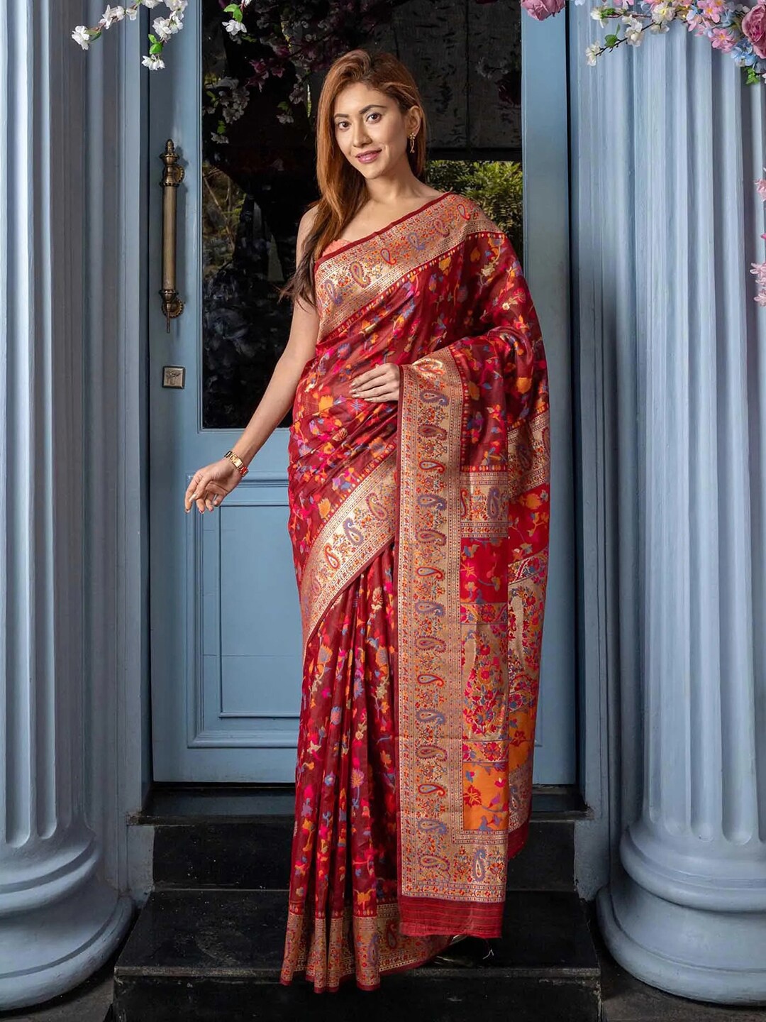 

Pisara Ethnic Motifs Woven Design Zari Silk Cotton Banarasi Saree, Red